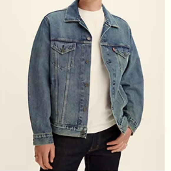 Giacca, A Gallery Company Jackets & Blazers - 🤗🤗SOLD!🤗🤗VINTAGE, Giacca Jeans/Denim Jacket. A Relaxed Fit Trucker Jacket!